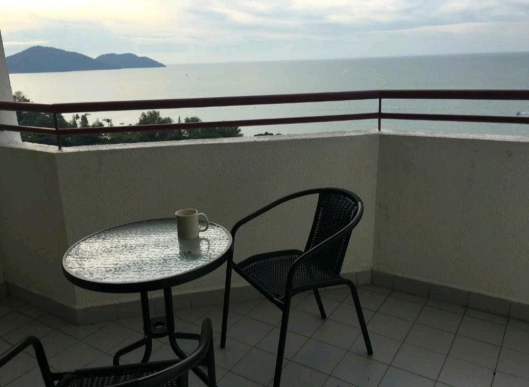 Executives Pantai Seaview Batu Ferringhi 2704 - 2 Bedrooms 외부 사진