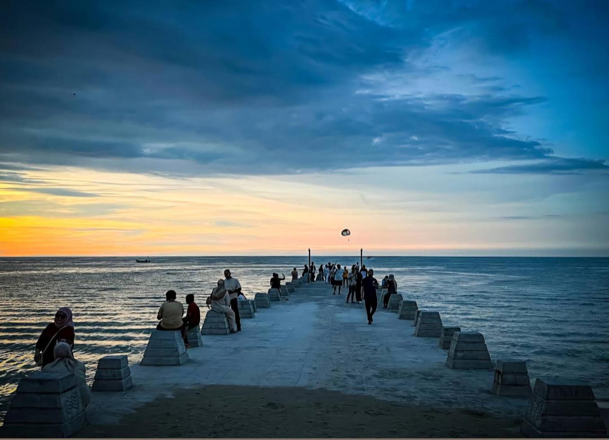 Executives Pantai Seaview Batu Ferringhi 2704 - 2 Bedrooms 외부 사진